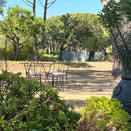 Avec Piscine Privée Sur Jardin Clos De 3000m2 Villa